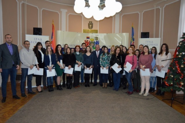 Najboljim studentima u Leskovcu, uručeni ugovori o obavljanju stručne prakse