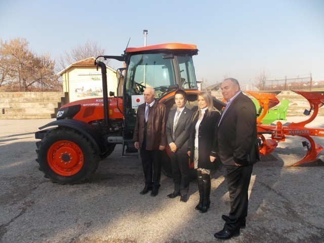 Јапанци донирали најсавременији трактор Пољопривредној школи у Прокупљу