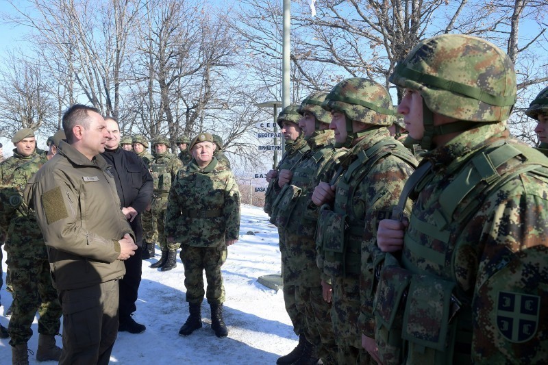 Vulin sa pripadnicima Vojske Srbije na Božić na bazi „Trmka“