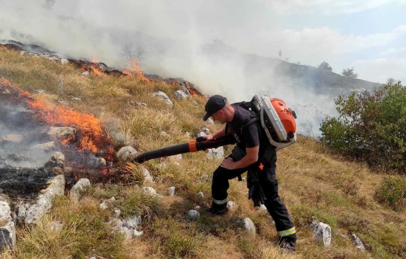 Stara planina: Požar na Vidliču i dalje besni, vanredna situacije u delovima opštine Pirot i Dimitrovgrad