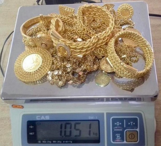 Шверц више од једног килограмa злата и 43.000 евра
