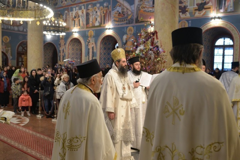 Na praznik Roždestva Hristovog, vladika Arsenije služio Svetu Arhijerejsku Liturgiju u niškom Sabornom hramu