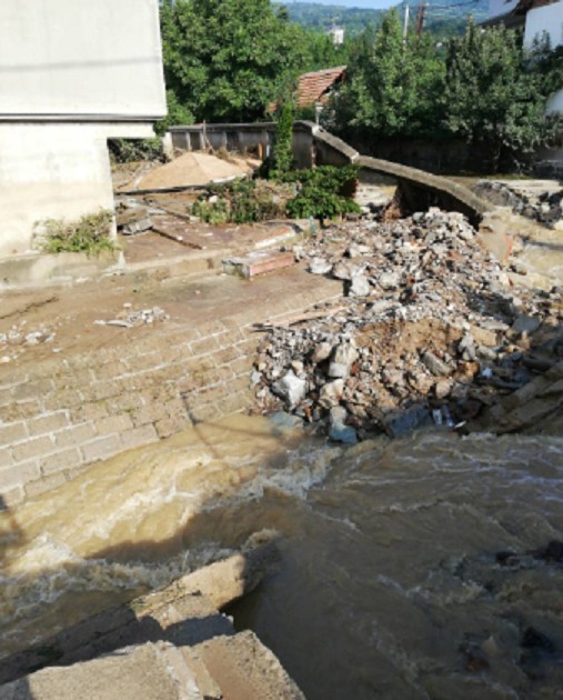 Након невремена, оштећени мостови на Врањској реци