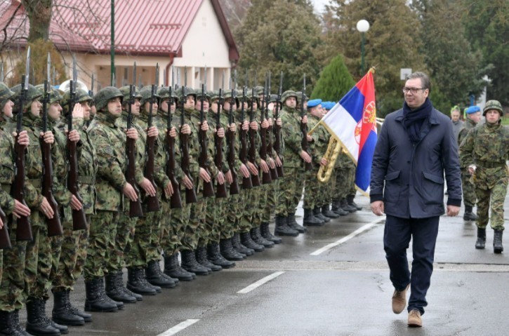 Predsednik Vučić na sastanku sa vojnim vrhom niškoj u kasarni “Mija Stanimirović”