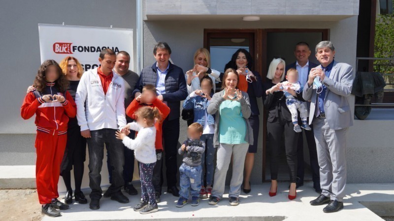 Novi dom i pokloni za porodicu Vukić i njihovo šestoro dece