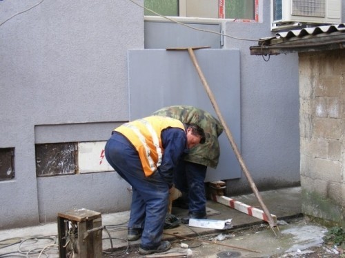 Bahata inspekcija u Kuršumliji: Zavarili ulaz pekare jer im smeta miris hleba (Foto)